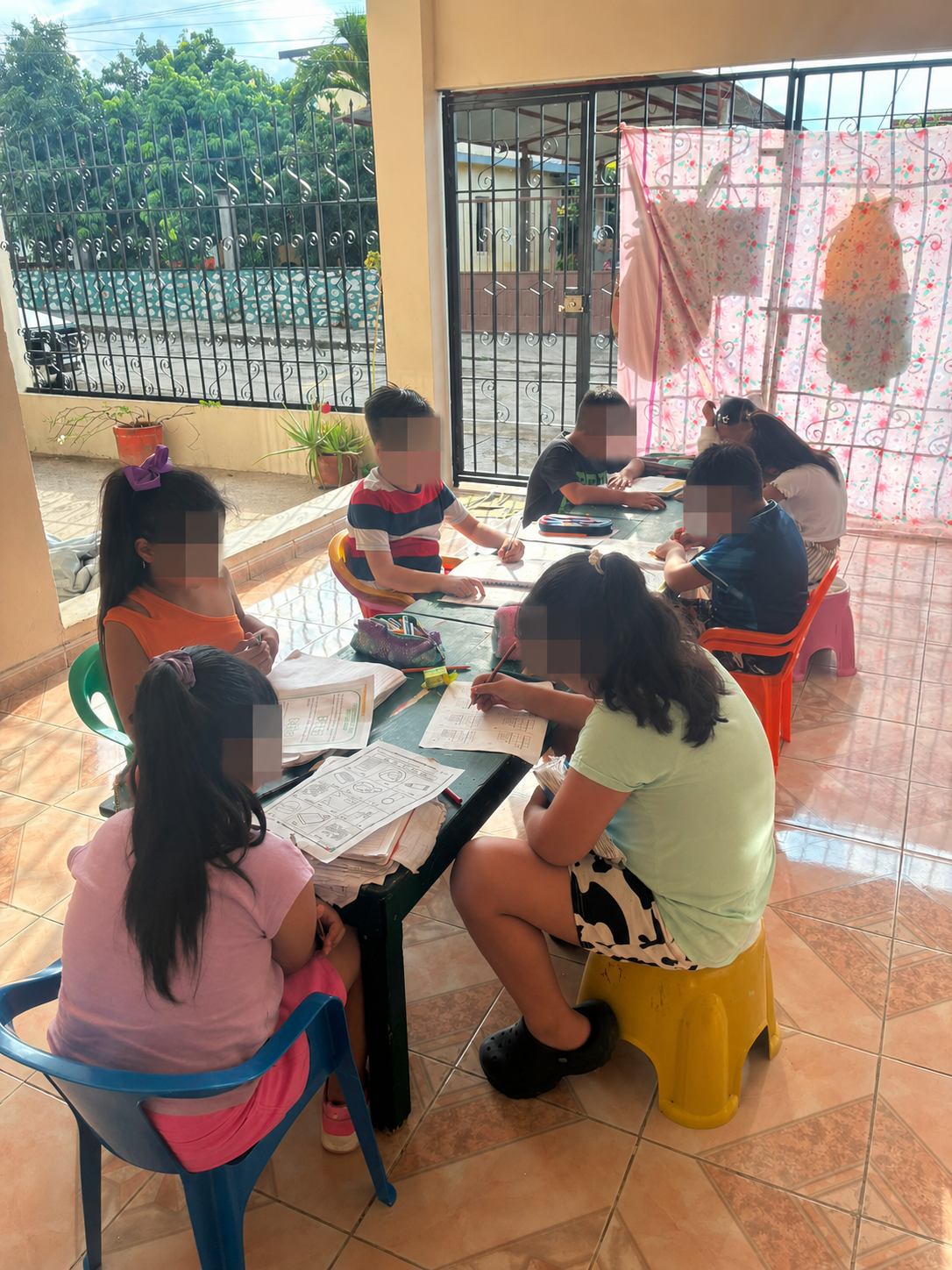 Niñas y niños participando en actividades de Rinconcito Mariposa